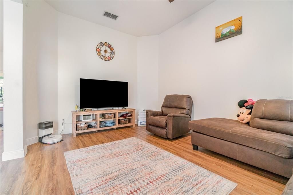 En Venta: $745,000 (4 camas, 3 baños, 2364 Pies cuadrados)