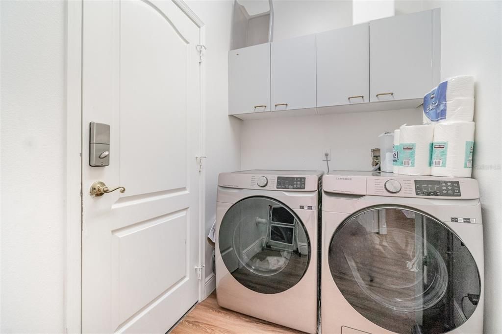 En Venta: $745,000 (4 camas, 3 baños, 2364 Pies cuadrados)