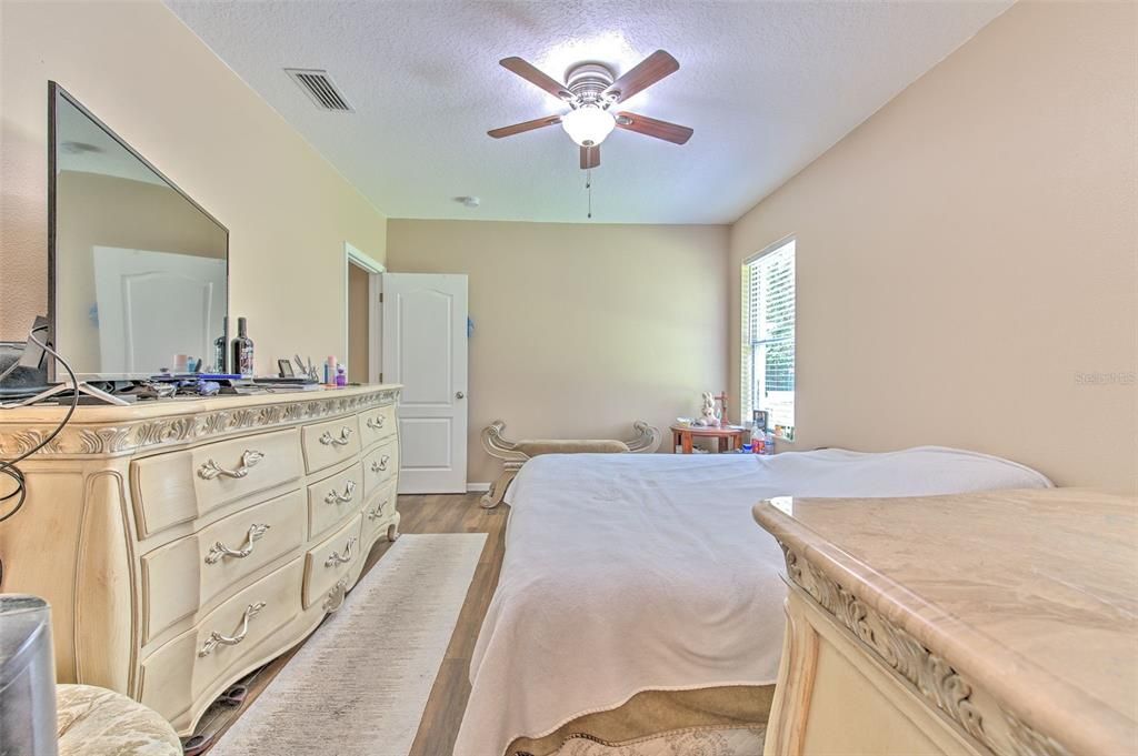 For Sale: $335,000 (4 beds, 2 baths, 1239 Square Feet)