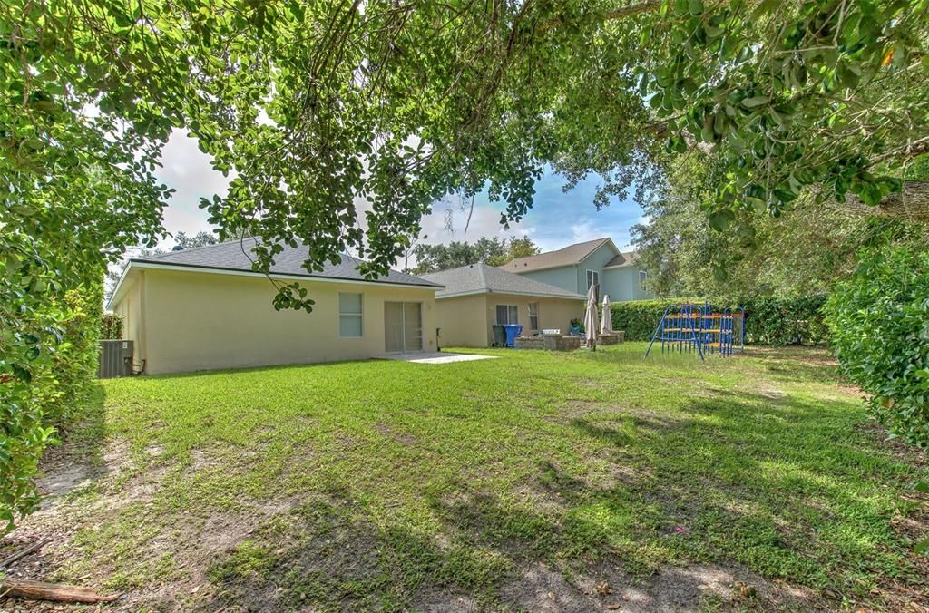 For Sale: $335,000 (4 beds, 2 baths, 1239 Square Feet)