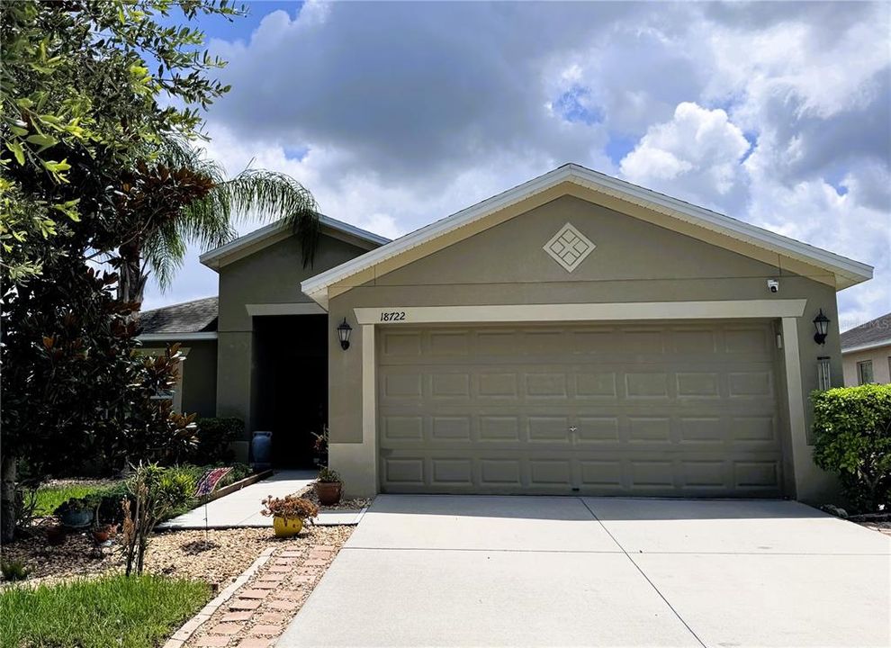 For Sale: $300,000 (3 beds, 2 baths, 1360 Square Feet)