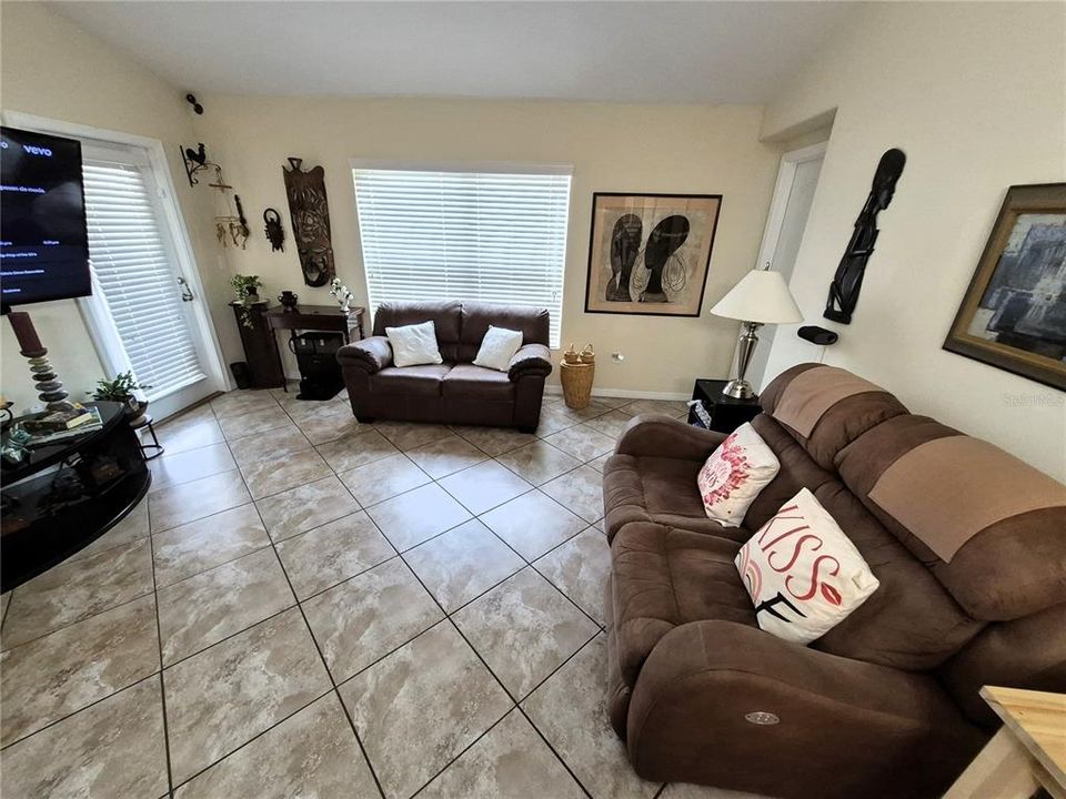 For Sale: $300,000 (3 beds, 2 baths, 1360 Square Feet)