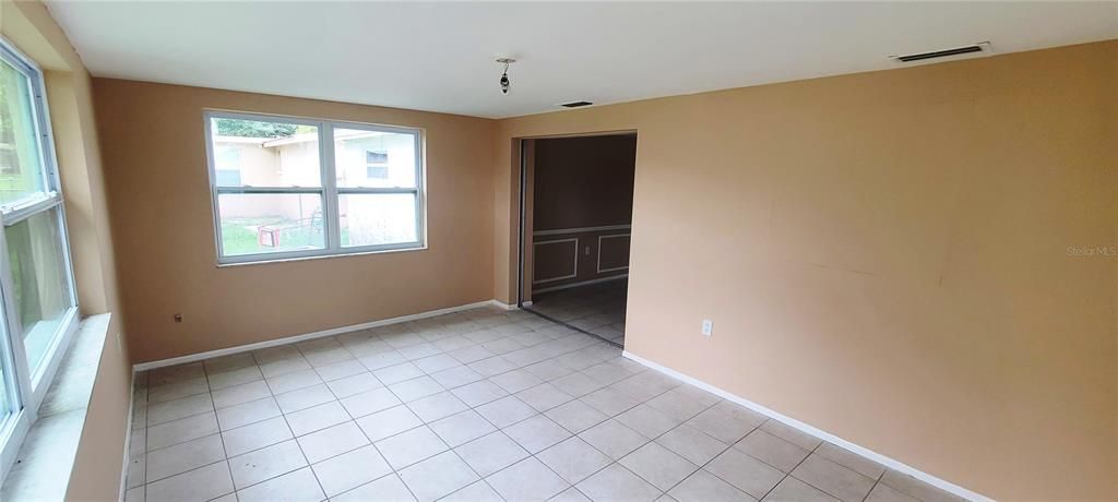 For Rent: $1,700 (2 beds, 1 baths, 1128 Square Feet)