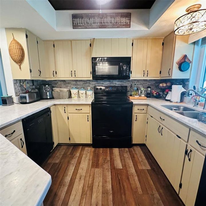 На продажу: $329,900 (3 спален, 2 ванн, 1322 Квадратных фут)