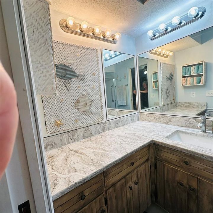 На продажу: $329,900 (3 спален, 2 ванн, 1322 Квадратных фут)
