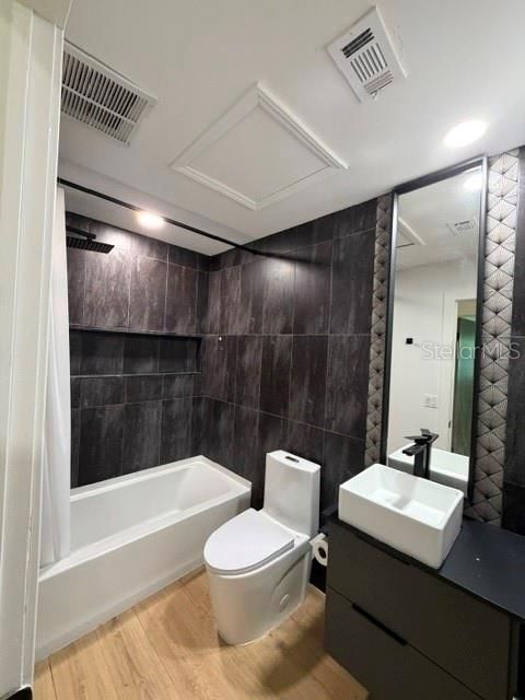 For Rent: $2,195 (2 beds, 1 baths, 850 Square Feet)