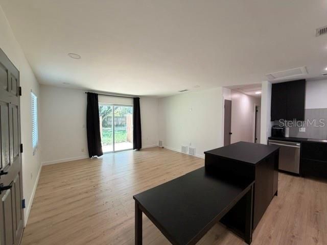 For Rent: $2,195 (2 beds, 1 baths, 850 Square Feet)