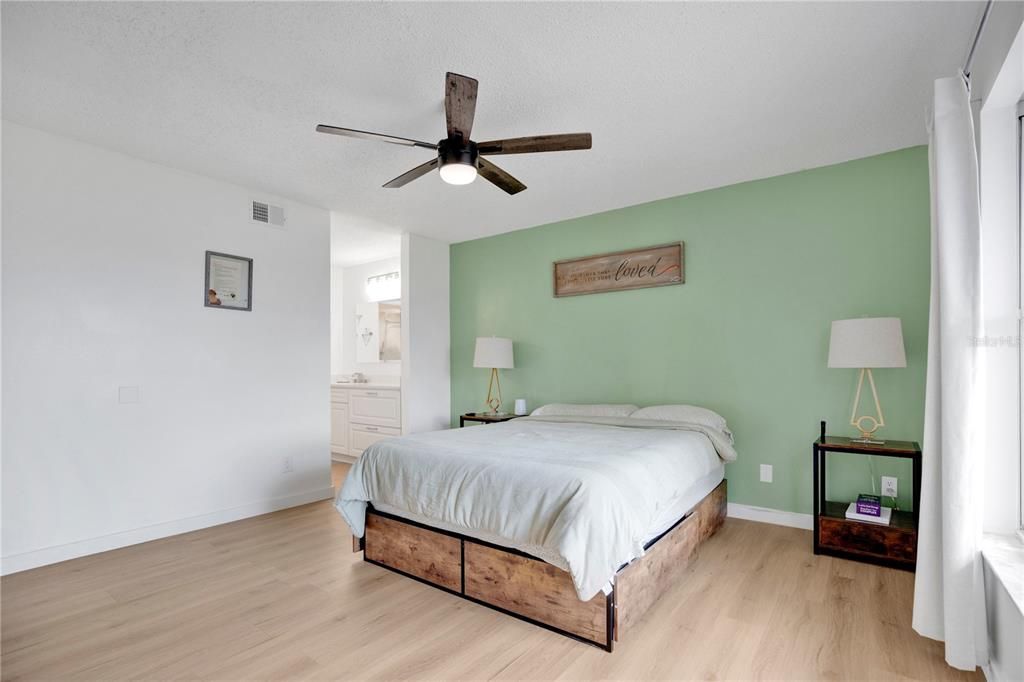For Sale: $340,000 (3 beds, 2 baths, 1704 Square Feet)