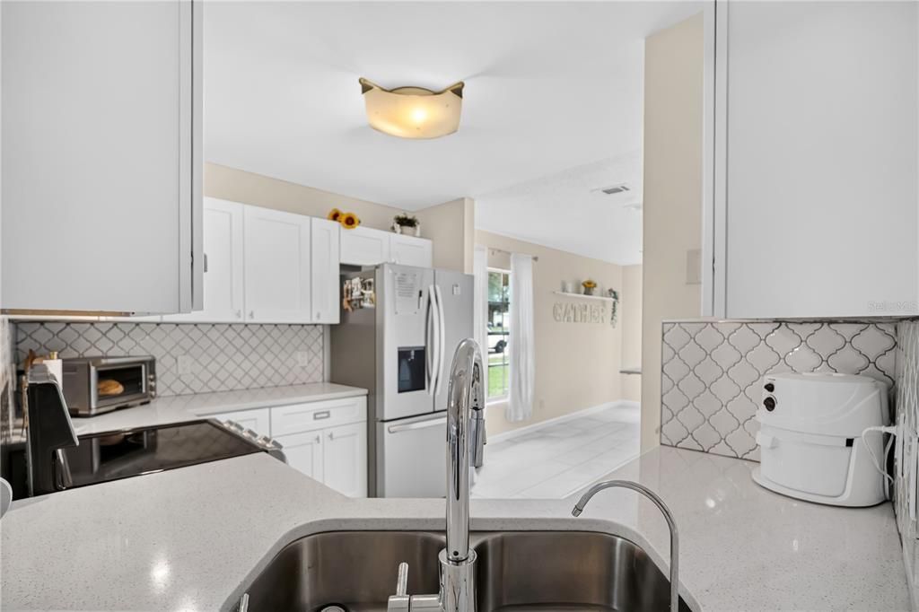 For Sale: $340,000 (3 beds, 2 baths, 1704 Square Feet)