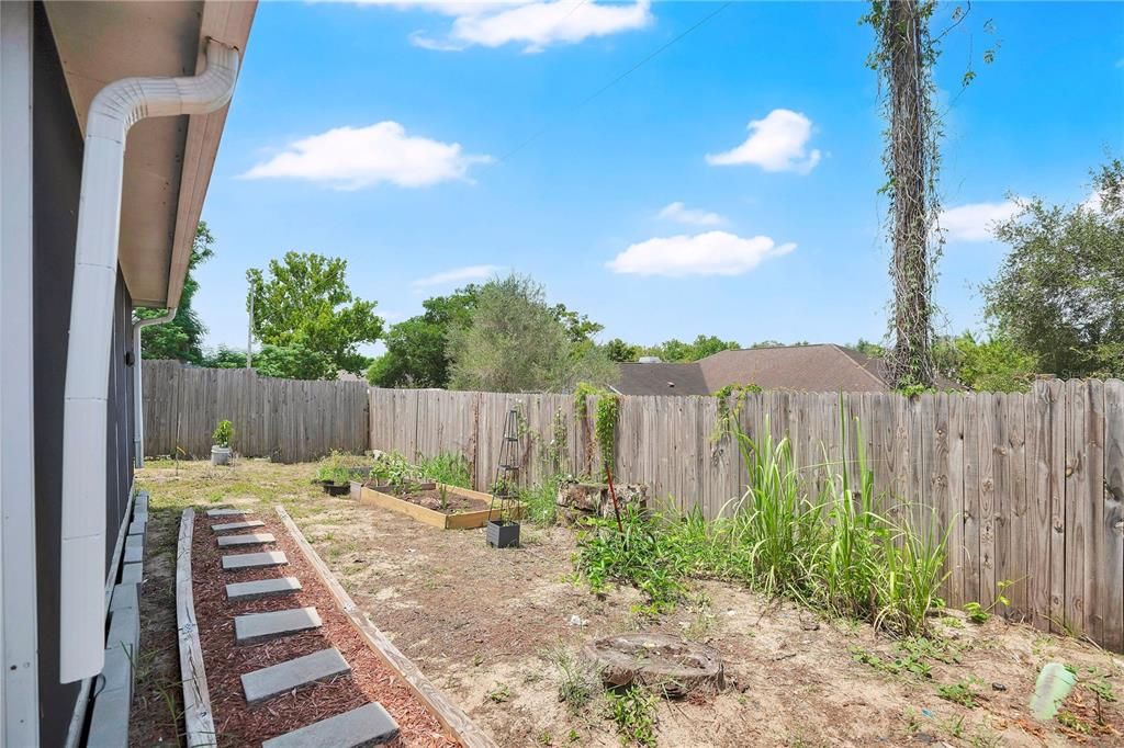 For Sale: $340,000 (3 beds, 2 baths, 1704 Square Feet)
