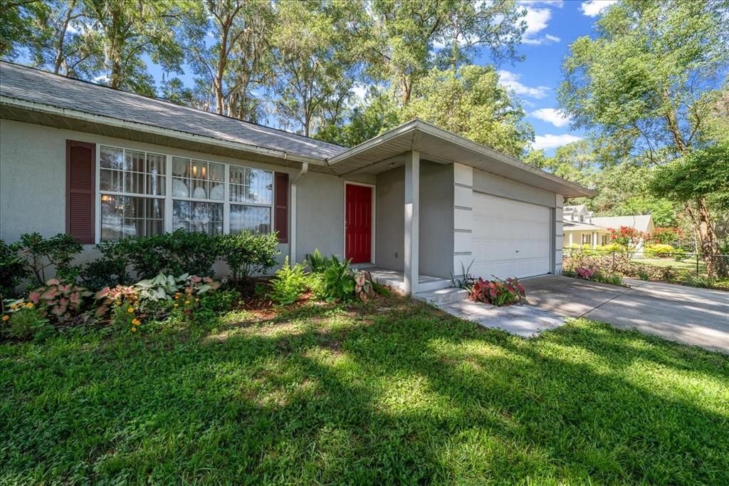 For Sale: $244,900 (3 beds, 2 baths, 1352 Square Feet)