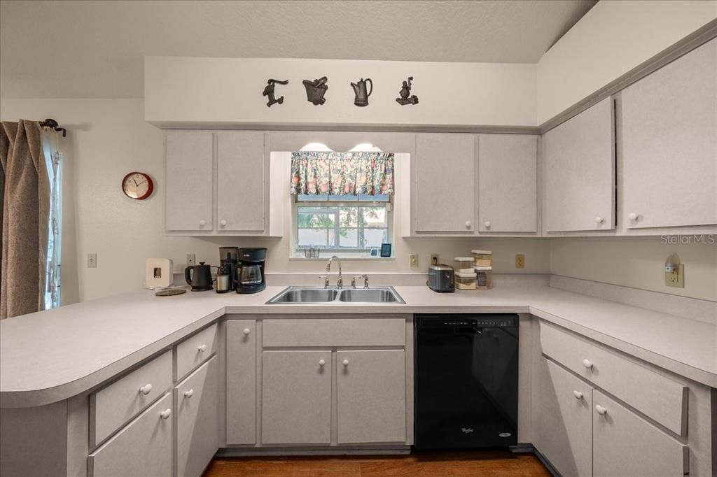 For Sale: $244,900 (3 beds, 2 baths, 1352 Square Feet)