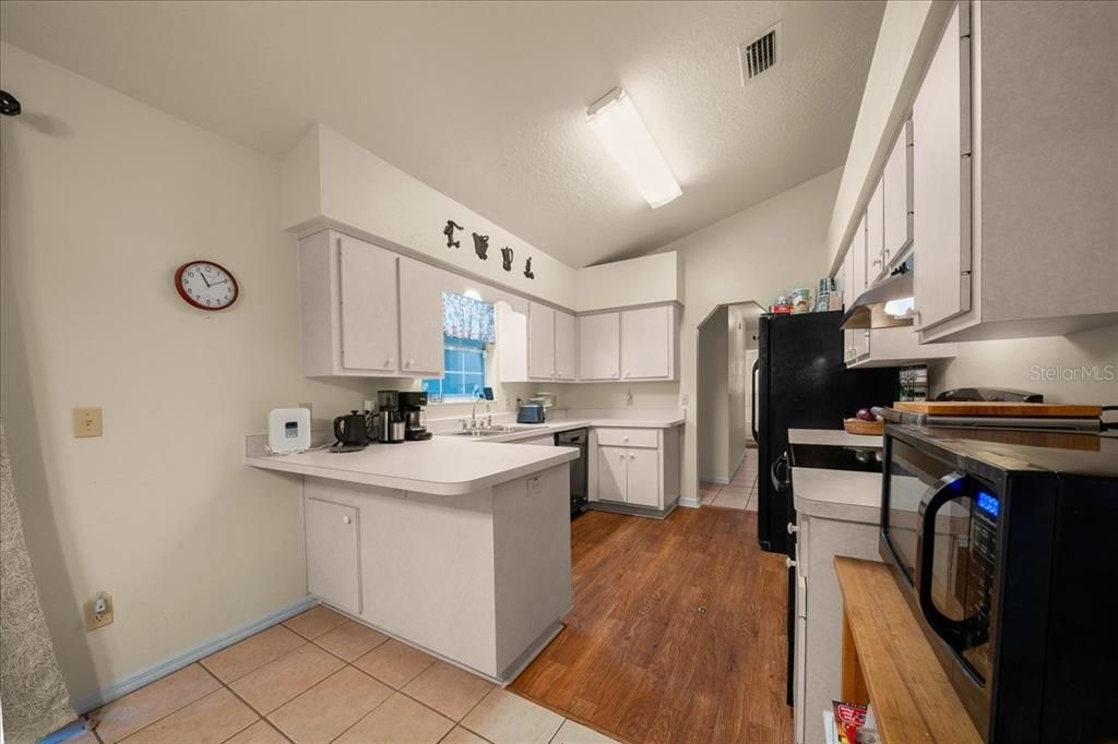 For Sale: $244,900 (3 beds, 2 baths, 1352 Square Feet)