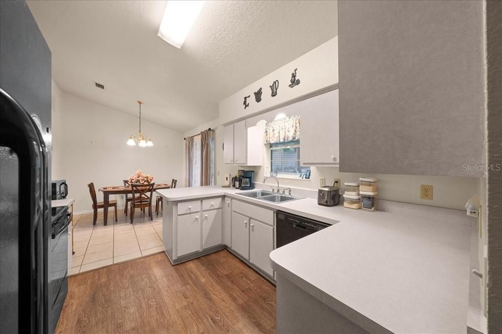 For Sale: $244,900 (3 beds, 2 baths, 1352 Square Feet)