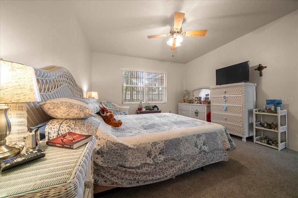 For Sale: $244,900 (3 beds, 2 baths, 1352 Square Feet)