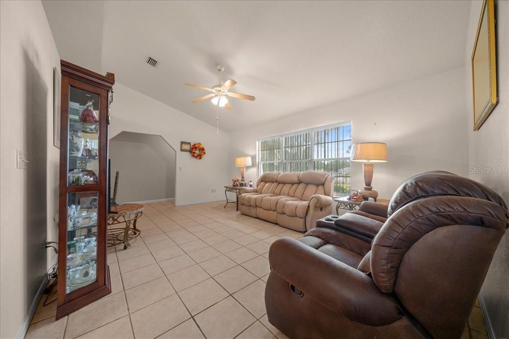 For Sale: $244,900 (3 beds, 2 baths, 1352 Square Feet)