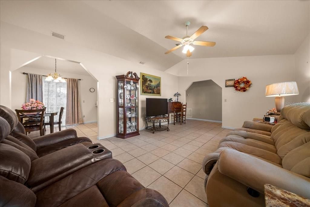 For Sale: $244,900 (3 beds, 2 baths, 1352 Square Feet)