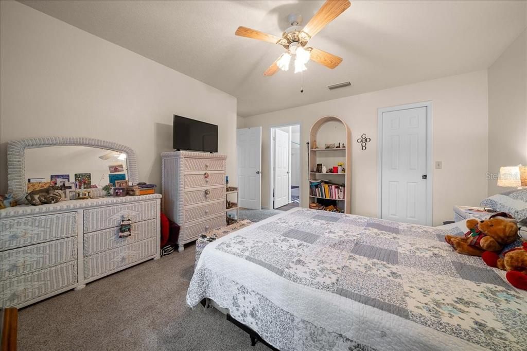 For Sale: $244,900 (3 beds, 2 baths, 1352 Square Feet)