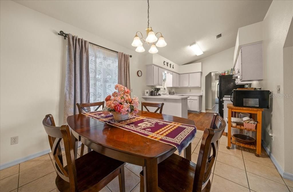For Sale: $244,900 (3 beds, 2 baths, 1352 Square Feet)
