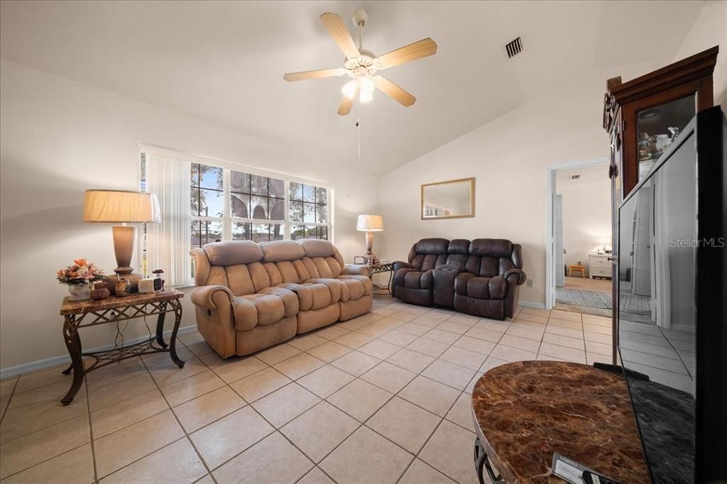 For Sale: $244,900 (3 beds, 2 baths, 1352 Square Feet)