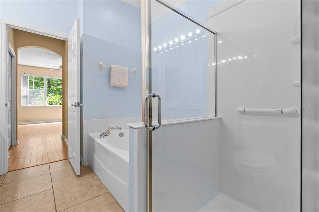 En Venta: $445,000 (3 camas, 2 baños, 2027 Pies cuadrados)