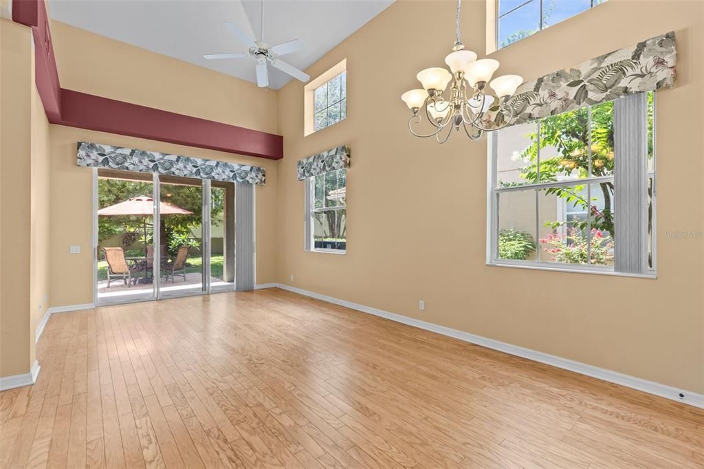 En Venta: $445,000 (3 camas, 2 baños, 2027 Pies cuadrados)