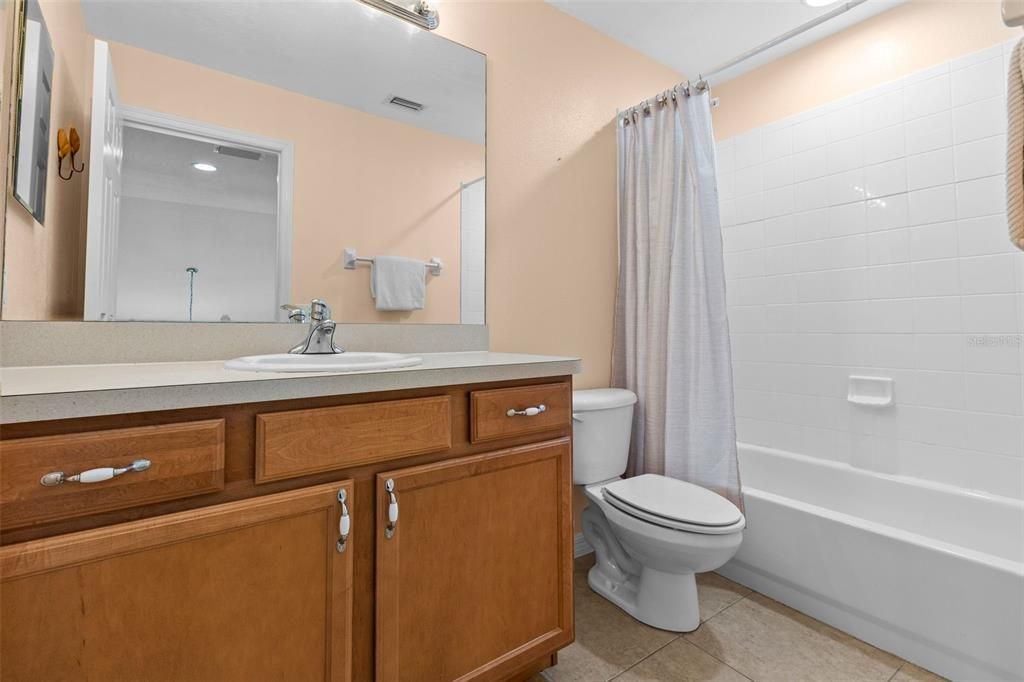 En Venta: $445,000 (3 camas, 2 baños, 2027 Pies cuadrados)