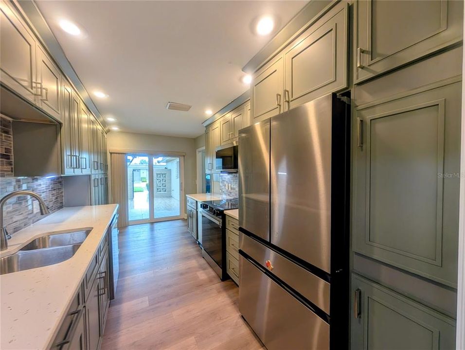 На продажу: $489,900 (2 спален, 2 ванн, 1450 Квадратных фут)