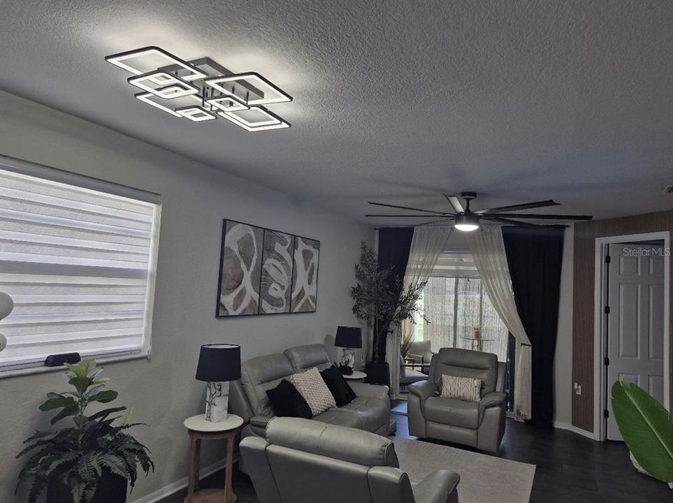 For Sale: $162,500 (2 beds, 2 baths, 981 Square Feet)