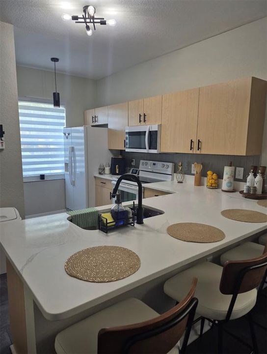 For Sale: $162,500 (2 beds, 2 baths, 981 Square Feet)