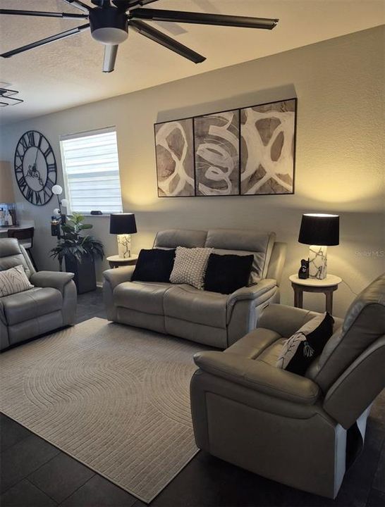 For Sale: $162,500 (2 beds, 2 baths, 981 Square Feet)