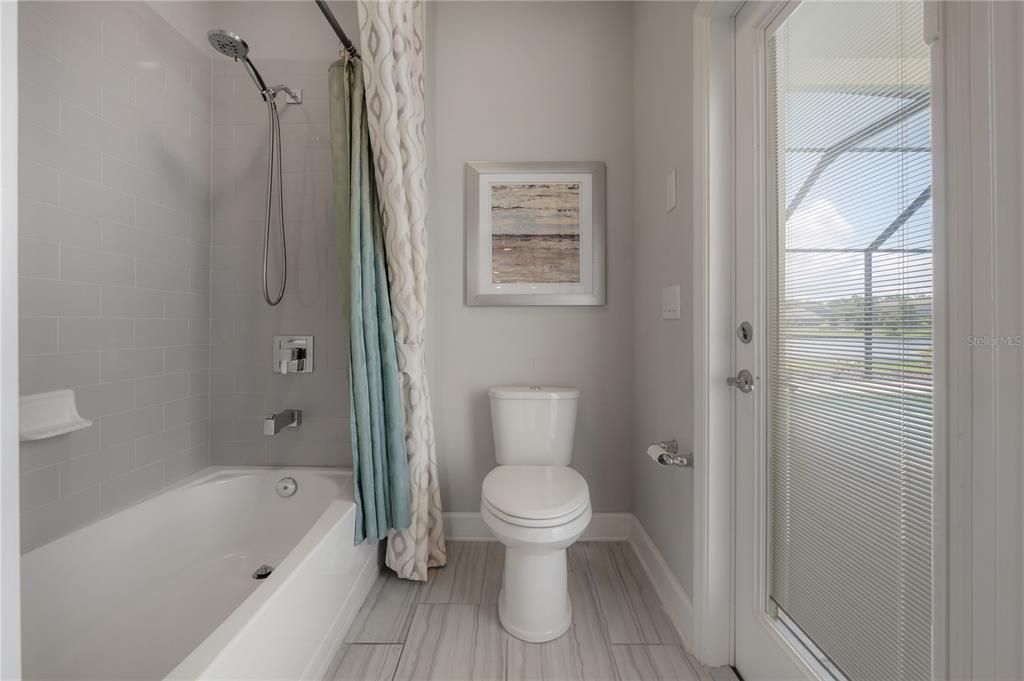 For Sale: $895,000 (5 beds, 4 baths, 3895 Square Feet)