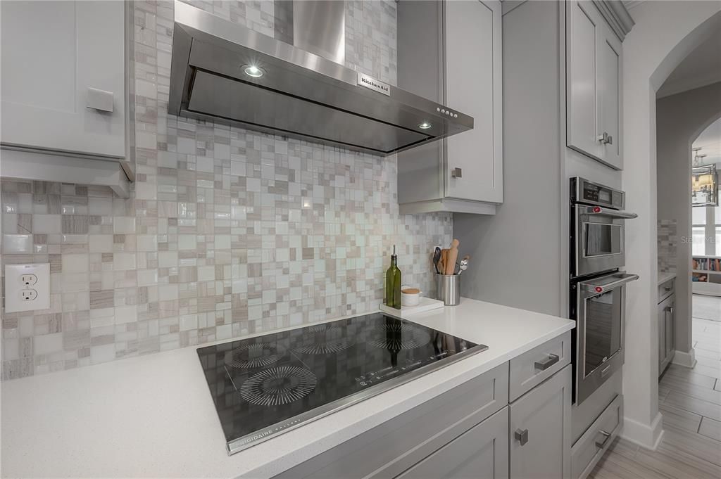 For Sale: $895,000 (5 beds, 4 baths, 3895 Square Feet)
