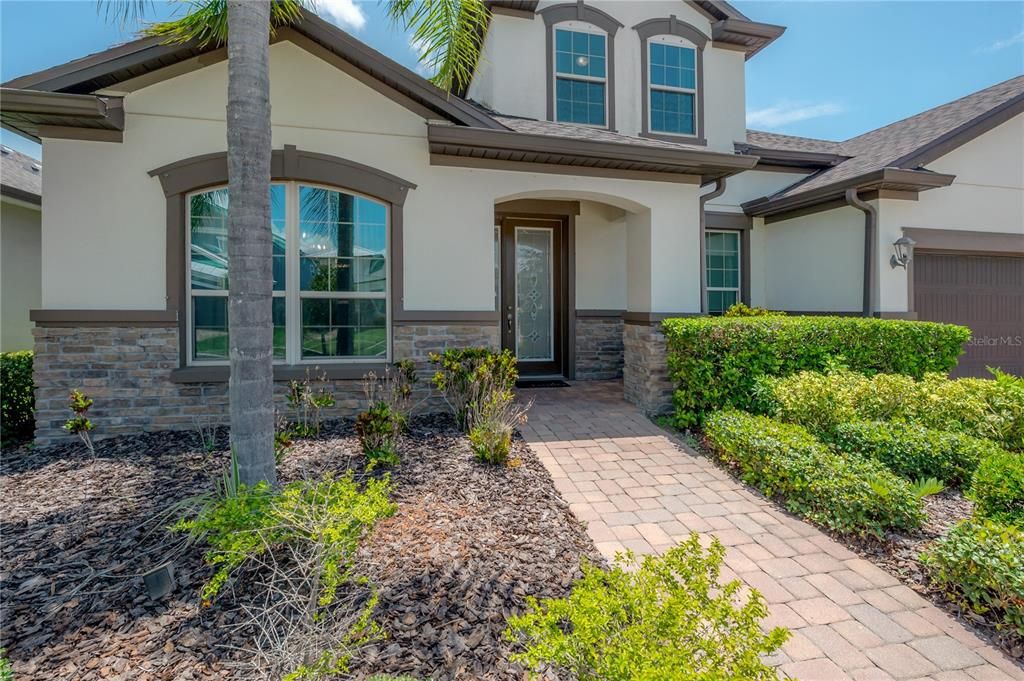 For Sale: $895,000 (5 beds, 4 baths, 3895 Square Feet)