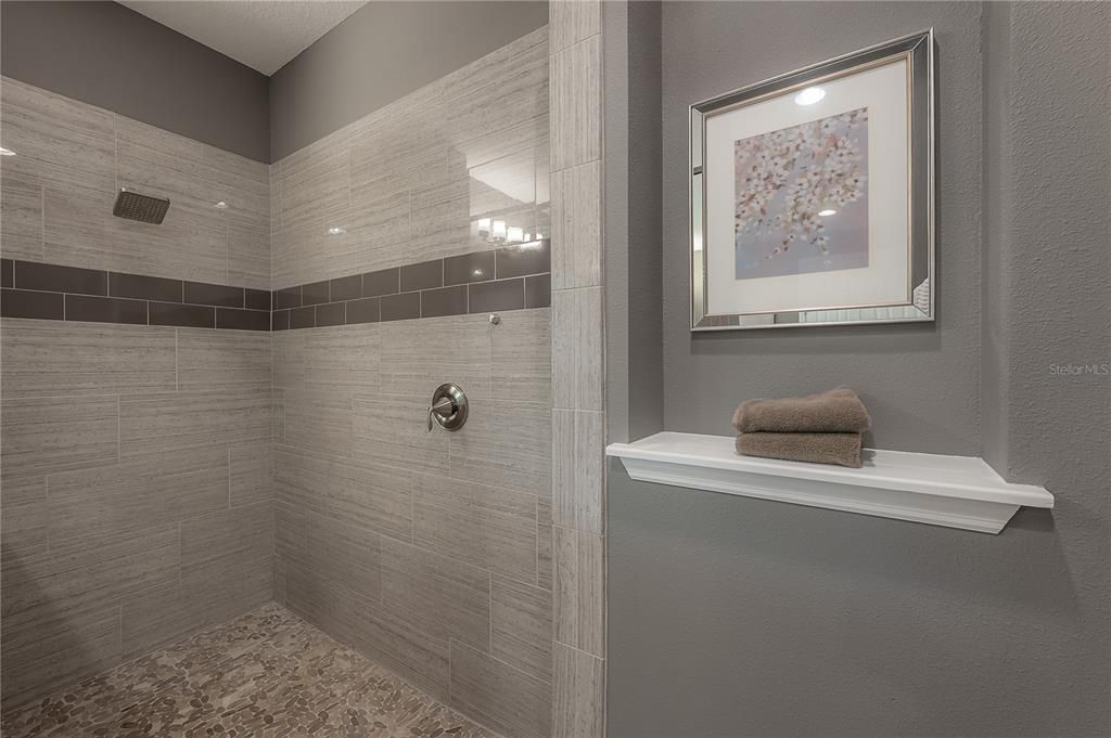 For Sale: $895,000 (5 beds, 4 baths, 3895 Square Feet)