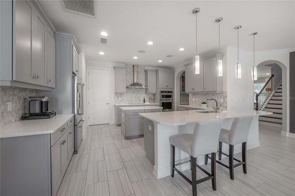 For Sale: $895,000 (5 beds, 4 baths, 3895 Square Feet)