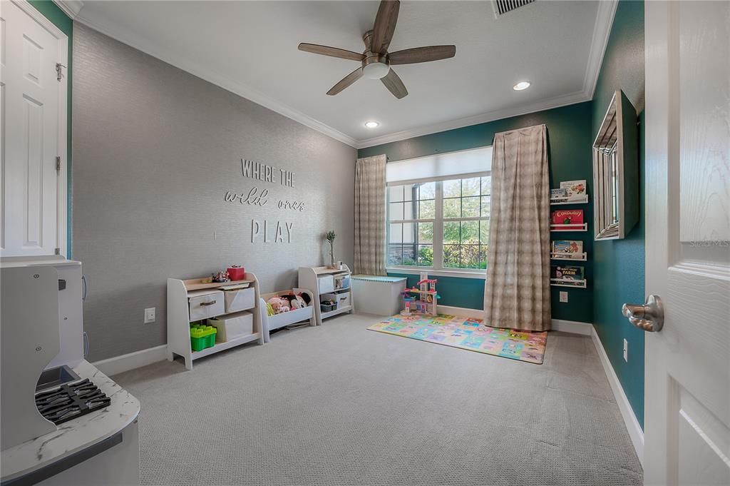 For Sale: $895,000 (5 beds, 4 baths, 3895 Square Feet)