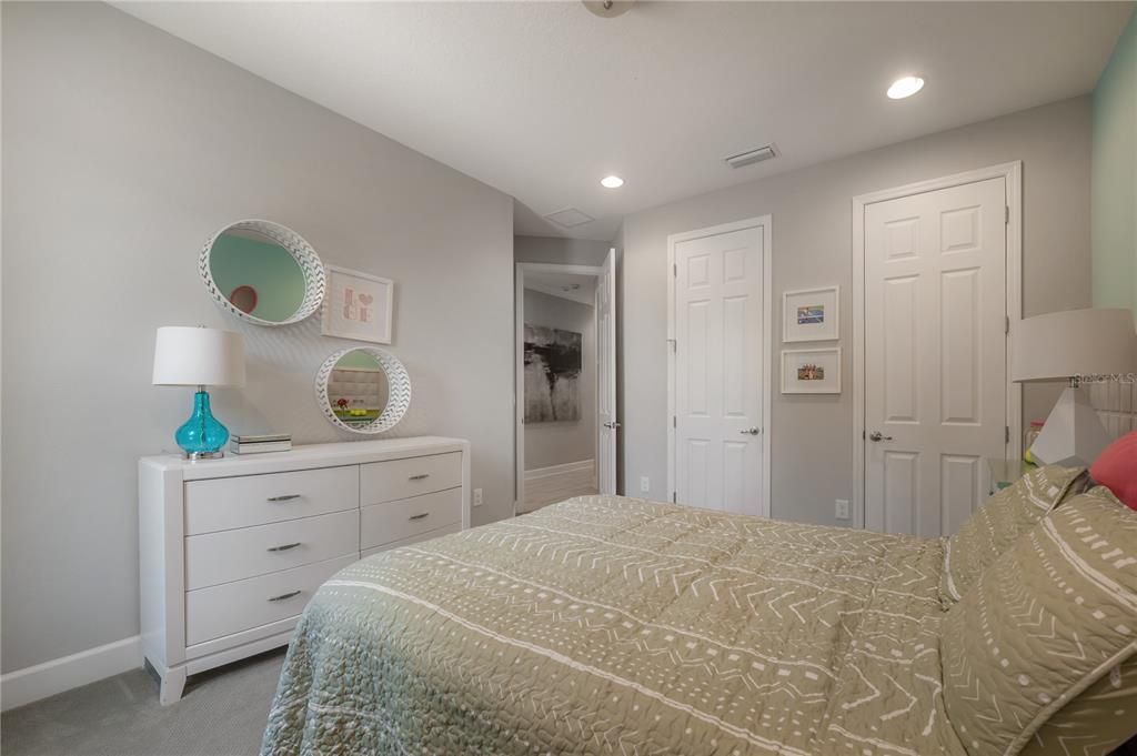 For Sale: $895,000 (5 beds, 4 baths, 3895 Square Feet)