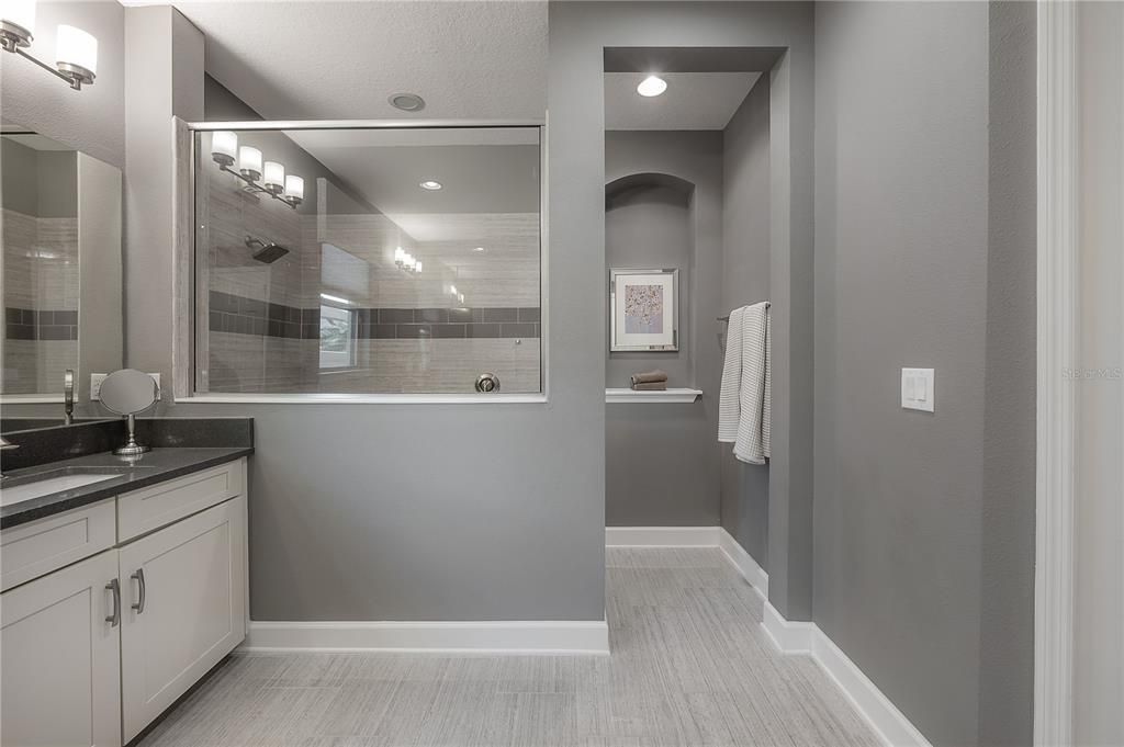 For Sale: $895,000 (5 beds, 4 baths, 3895 Square Feet)