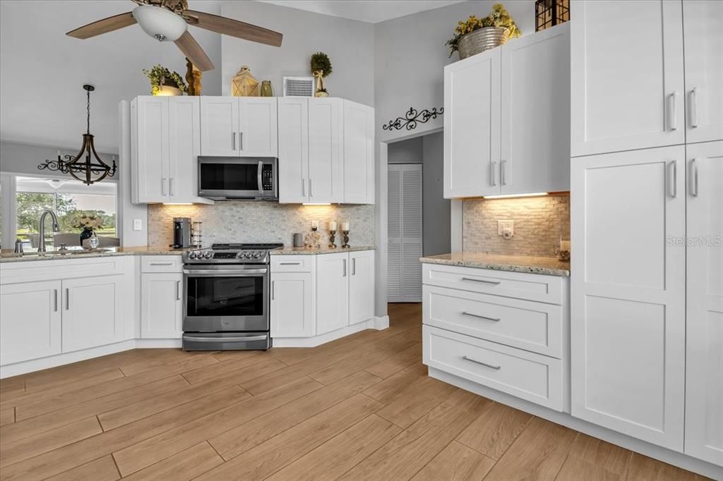 For Sale: $275,000 (2 beds, 2 baths, 1351 Square Feet)