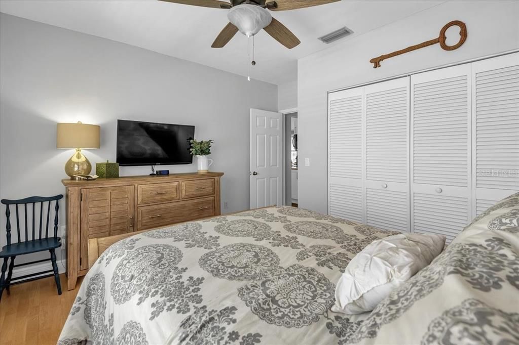 For Sale: $275,000 (2 beds, 2 baths, 1351 Square Feet)