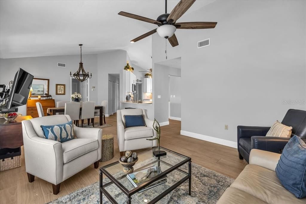 For Sale: $275,000 (2 beds, 2 baths, 1351 Square Feet)
