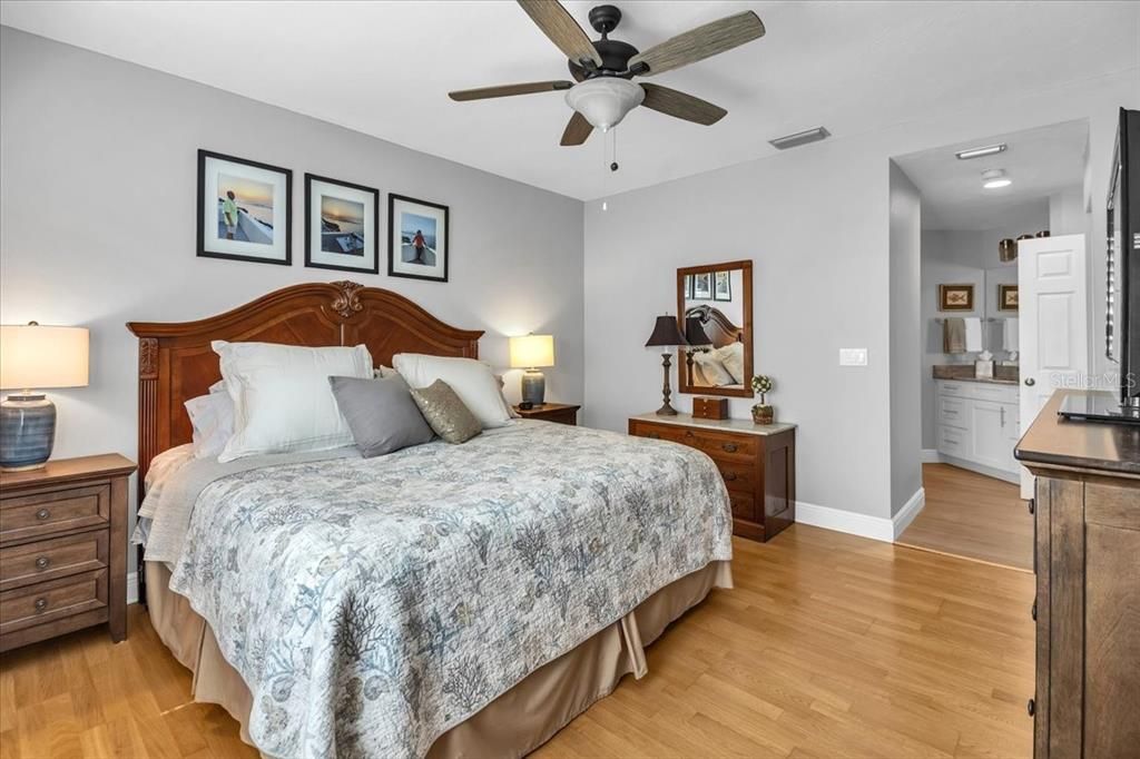 For Sale: $275,000 (2 beds, 2 baths, 1351 Square Feet)