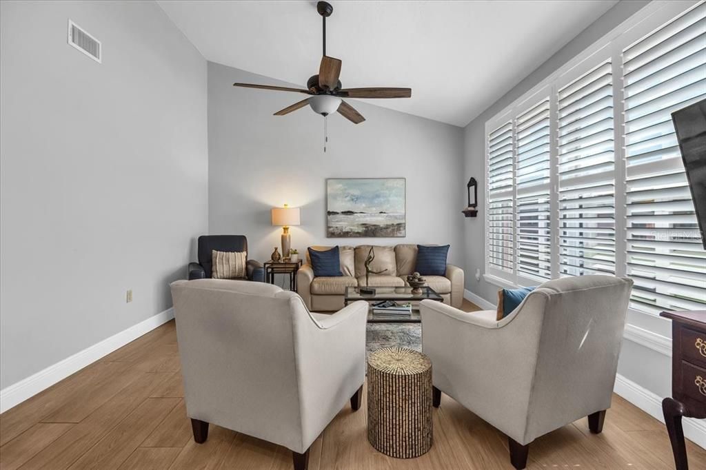 For Sale: $275,000 (2 beds, 2 baths, 1351 Square Feet)