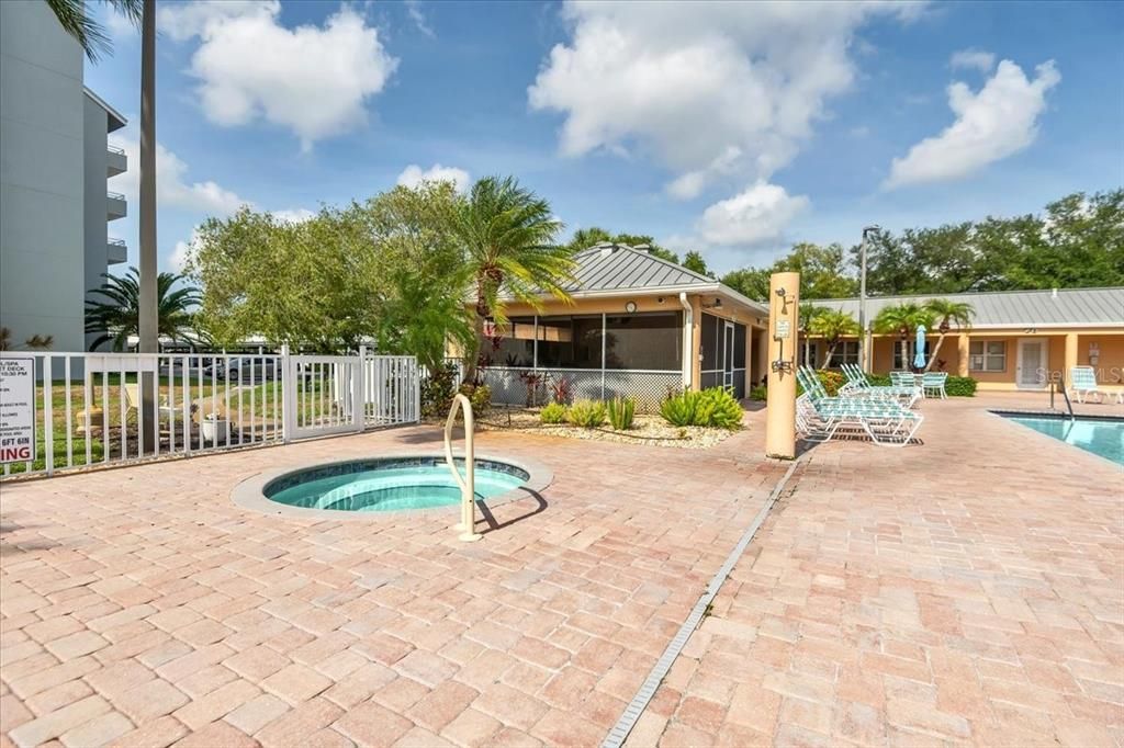 For Sale: $275,000 (2 beds, 2 baths, 1351 Square Feet)