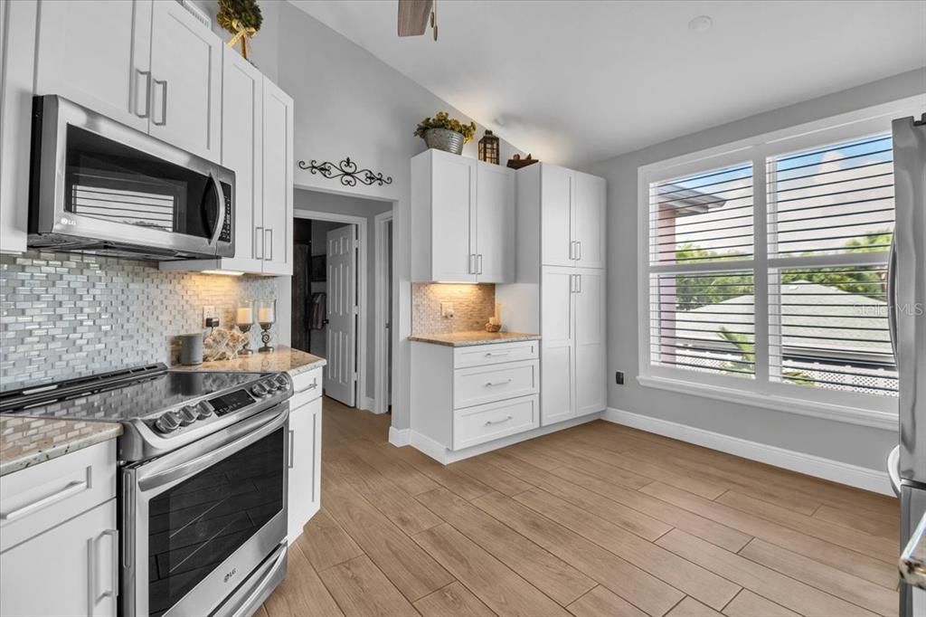 For Sale: $275,000 (2 beds, 2 baths, 1351 Square Feet)