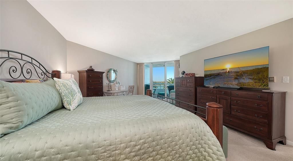 For Rent: $4,500 (2 beds, 2 baths, 1729 Square Feet)