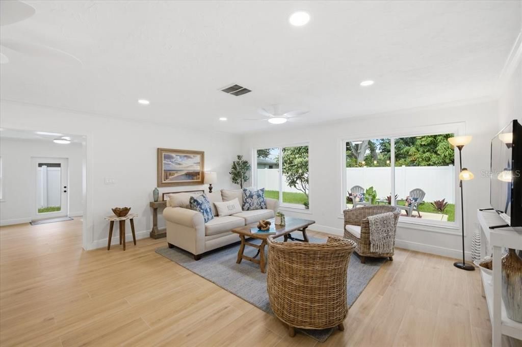 Activo con contrato: $619,000 (3 camas, 2 baños, 1942 Pies cuadrados)