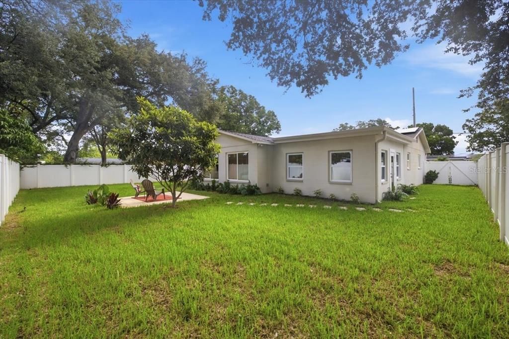 Activo con contrato: $619,000 (3 camas, 2 baños, 1942 Pies cuadrados)