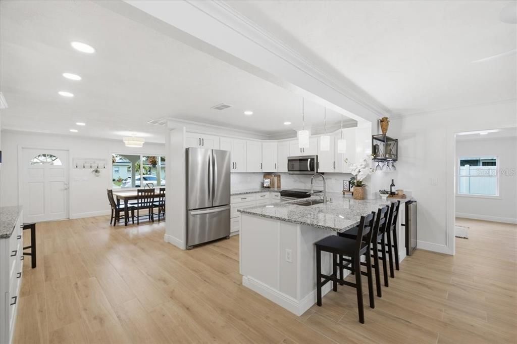 Activo con contrato: $619,000 (3 camas, 2 baños, 1942 Pies cuadrados)
